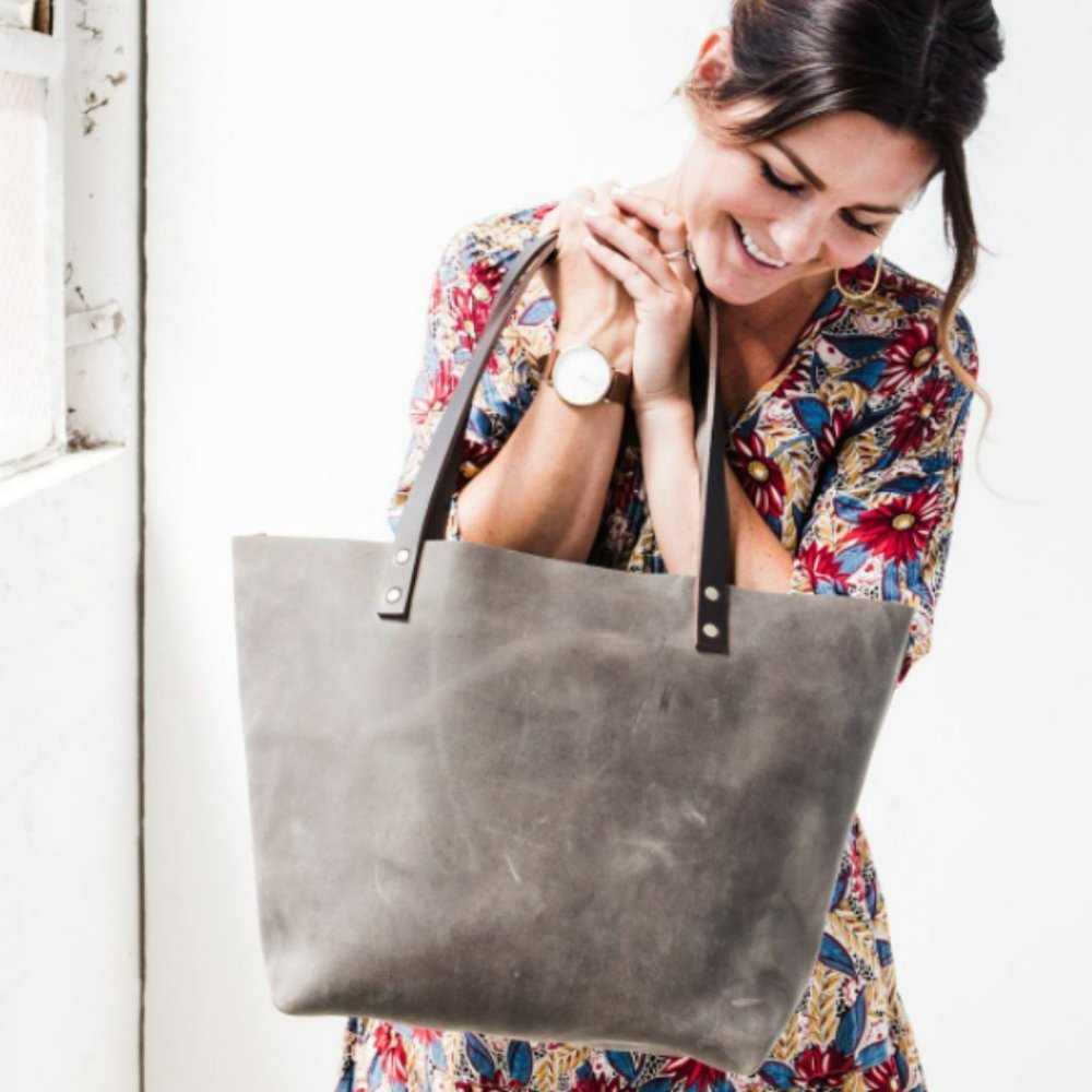 *RETIRED COLOR*  *NIB* *NWOT* Portland Leather Goods Classic Tote Grey - Medium
